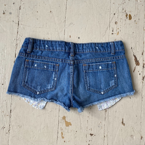 Rue 21 Daisy Dukes Distressed Jean shorts size 1-2 - Picture 4 of 4